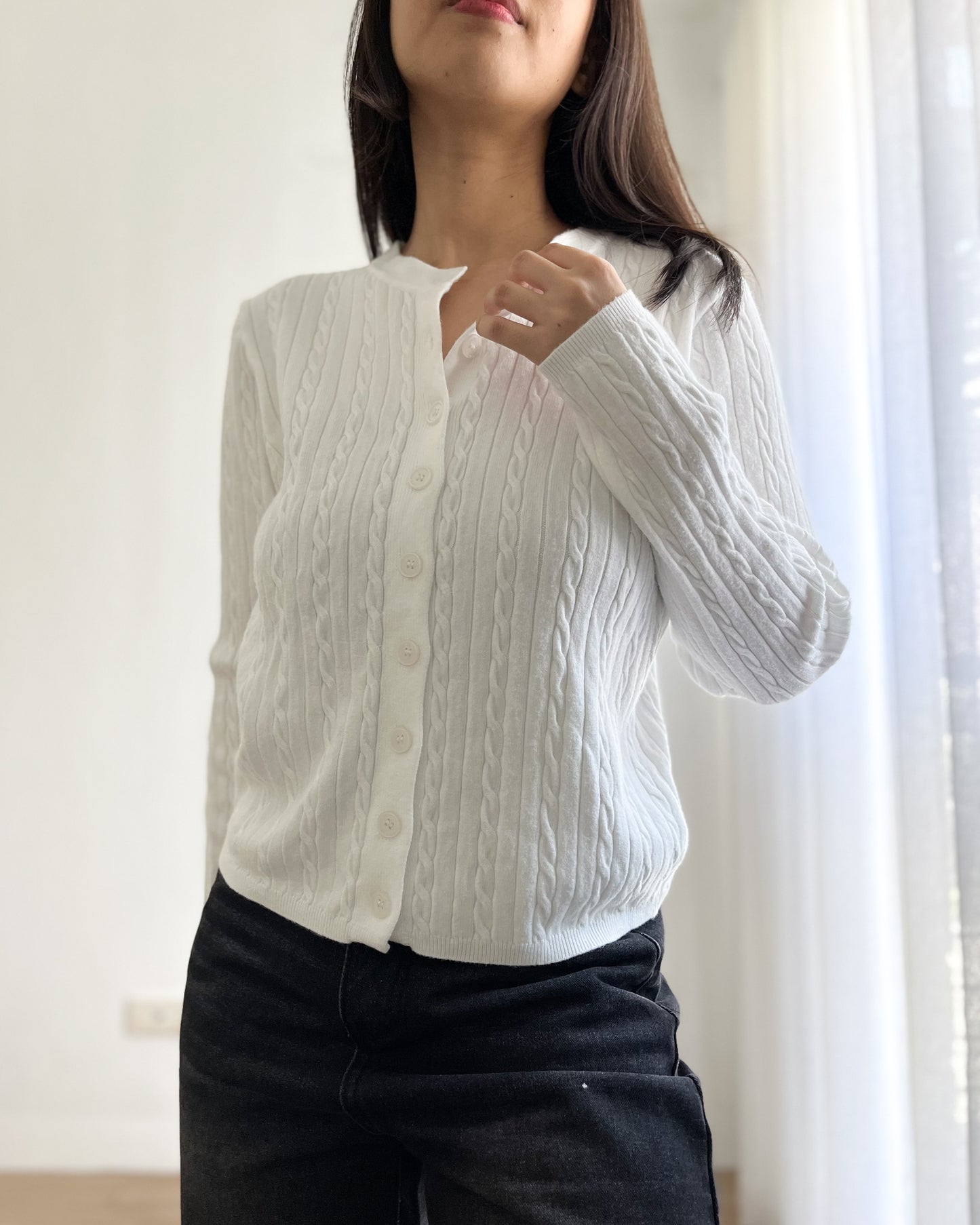 Hiraya Cable Knit Crew Neck Short Cardigan