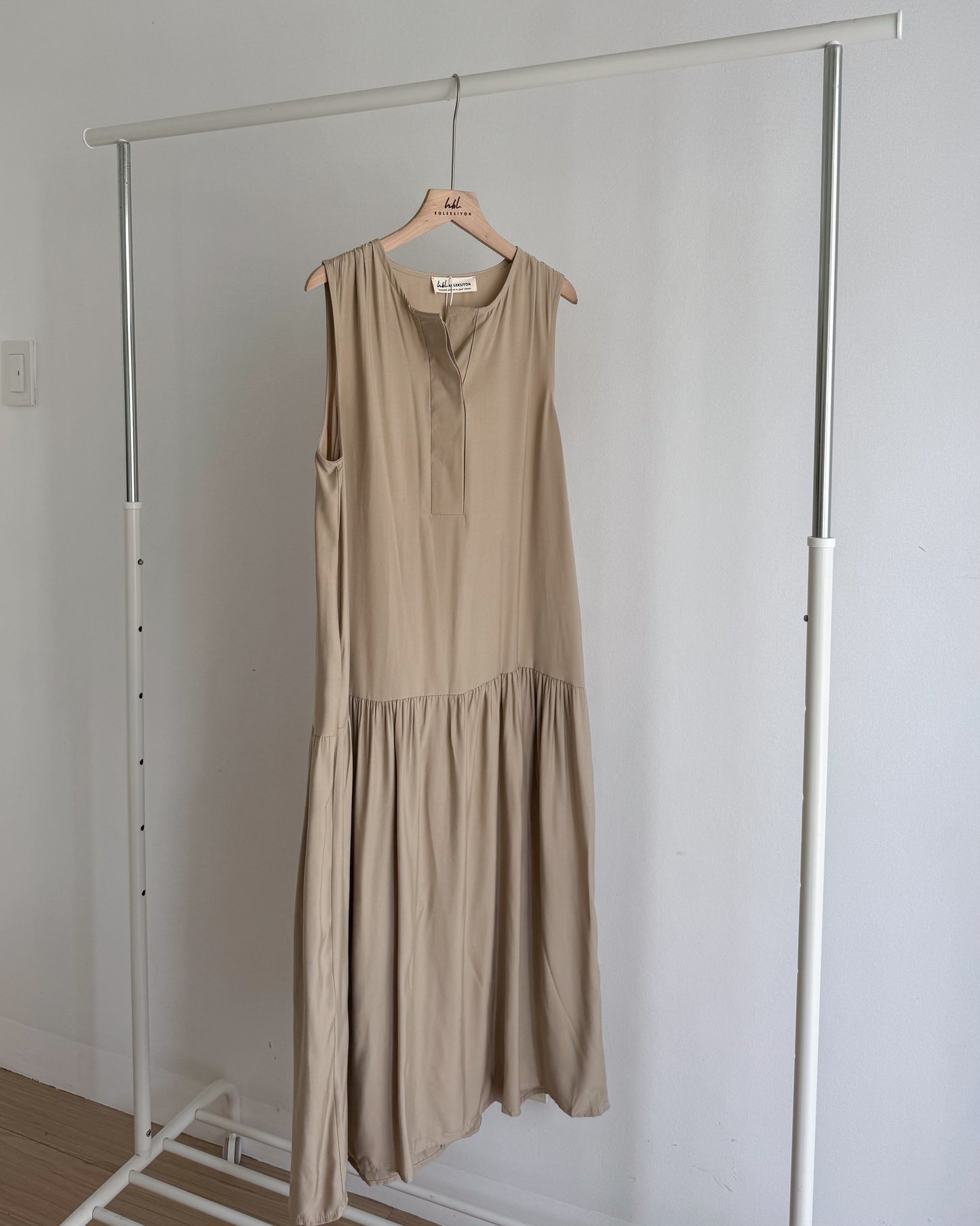 Marigold Half-button Round Neck Pleated Sleeves Dress