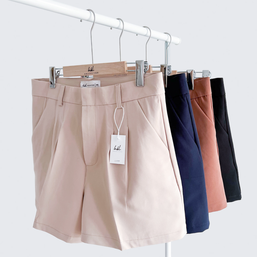 Emilia Pleated Shorts (Plus-size)