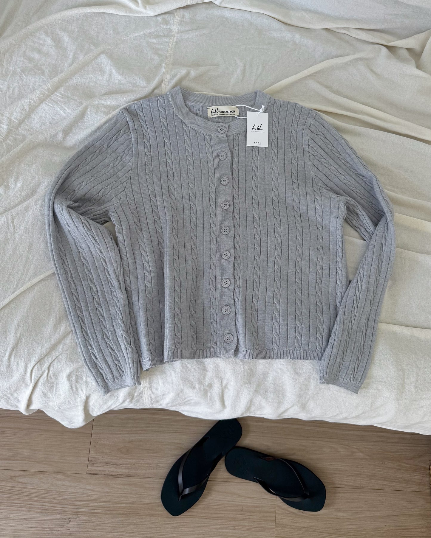 Hiraya Cable Knit Crew Neck Short Cardigan