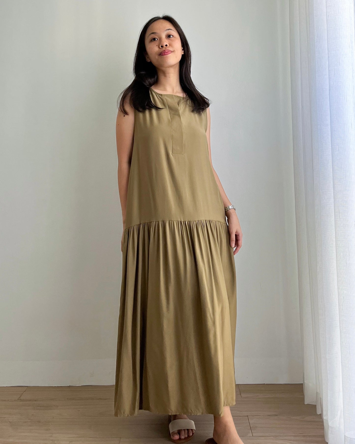 Marigold Half-button Round Neck Pleated Sleeves Dress