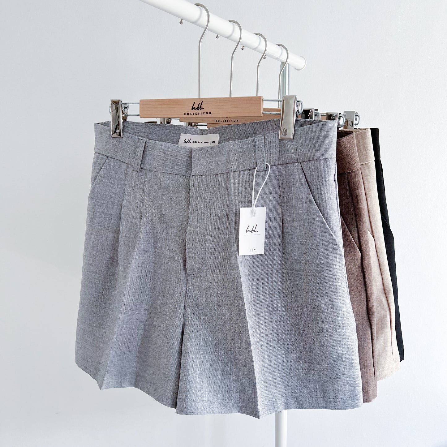 Julieta Linen Blend Pleated Shorts (Plus-size)