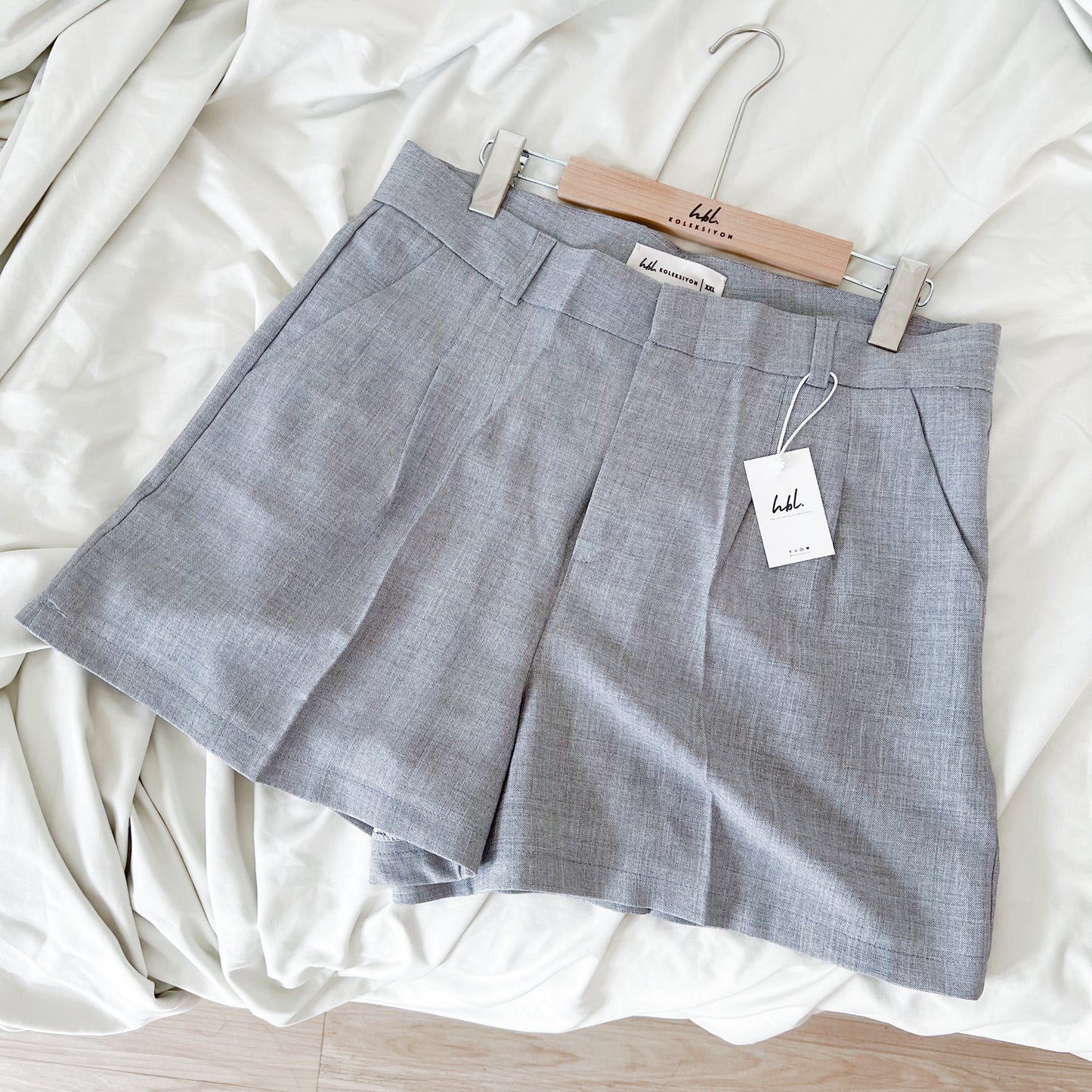 Julieta Linen Blend Pleated Shorts (Plus-size)