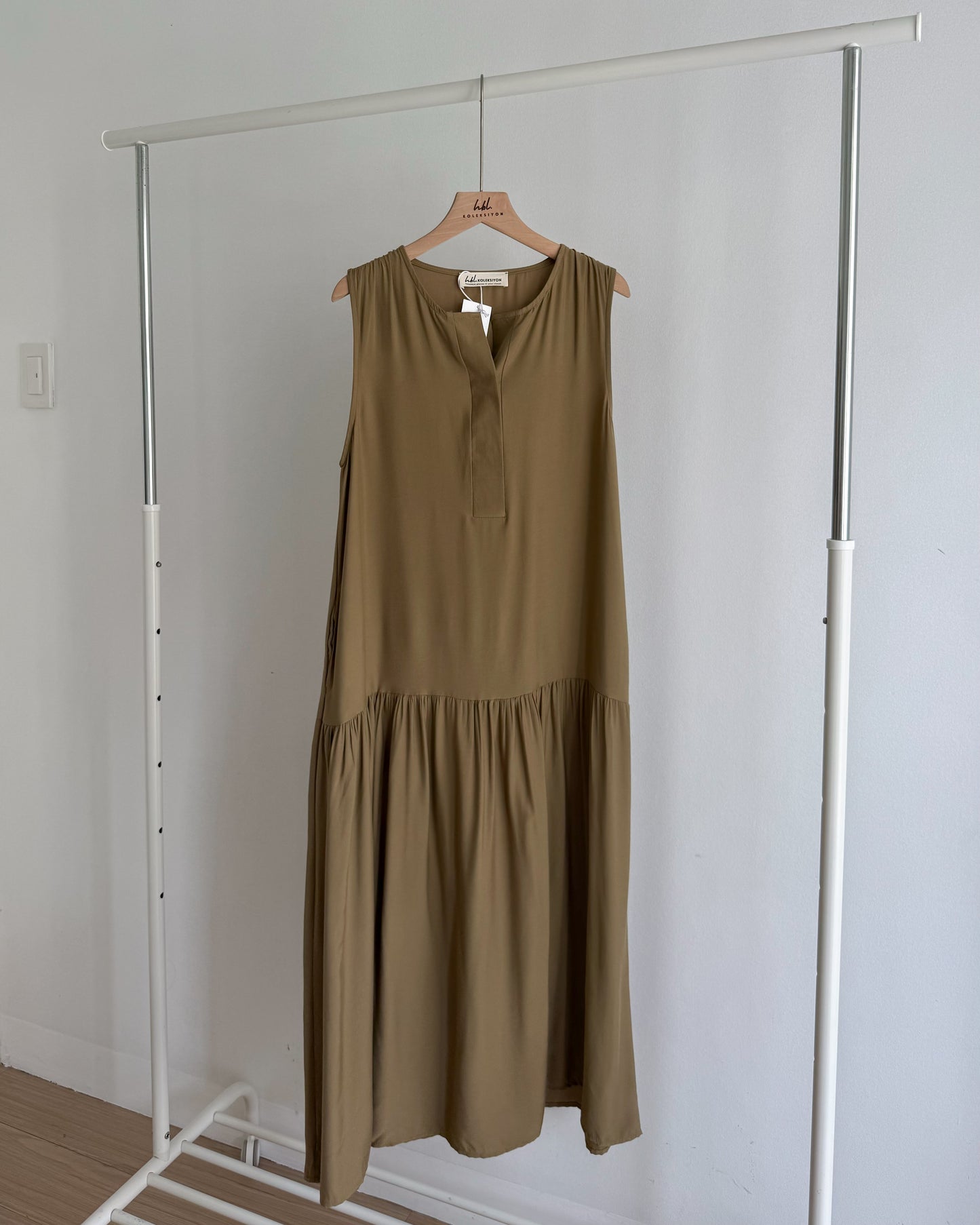 Marigold Half-button Round Neck Pleated Sleeves Dress