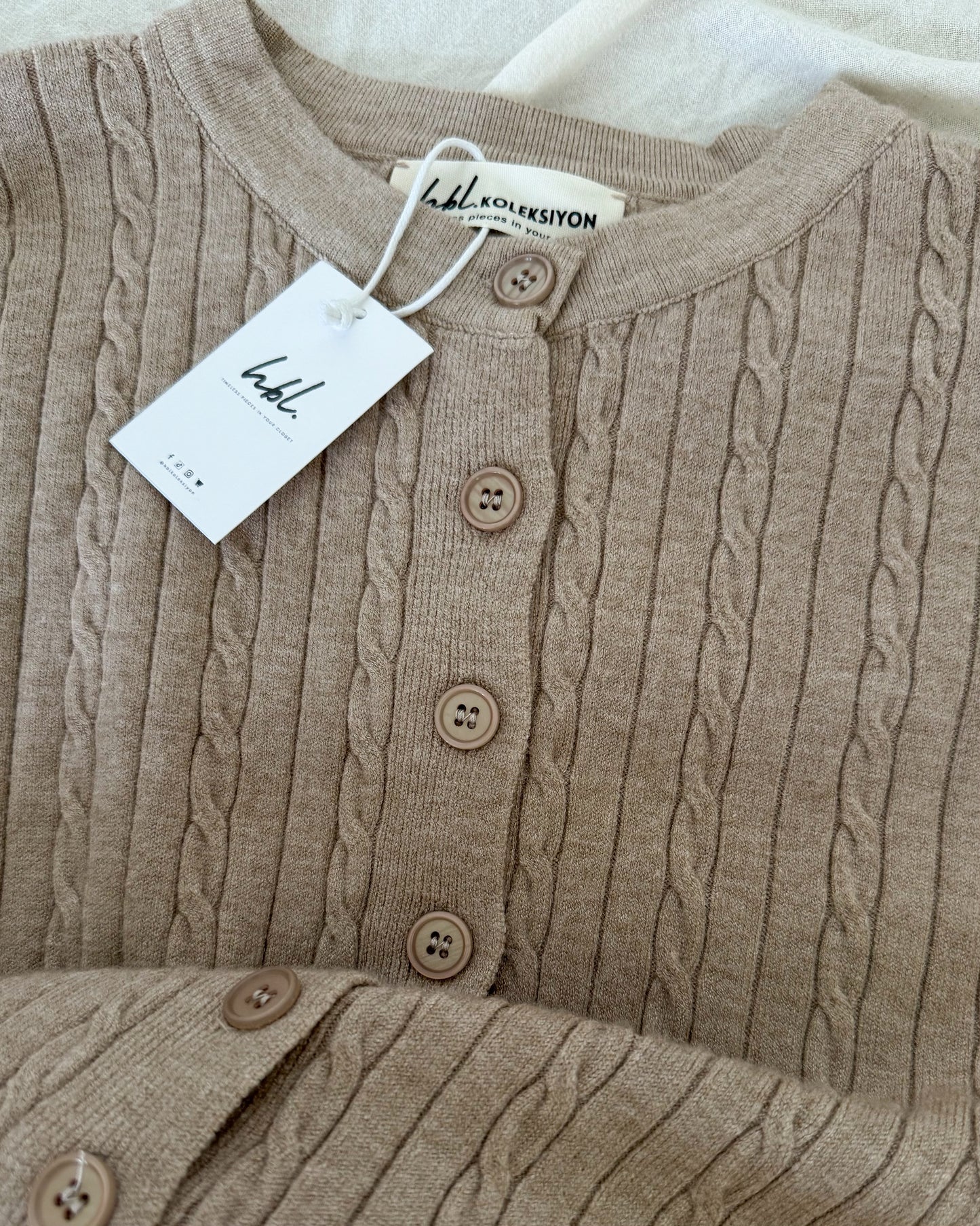 Hiraya Cable Knit Crew Neck Short Cardigan