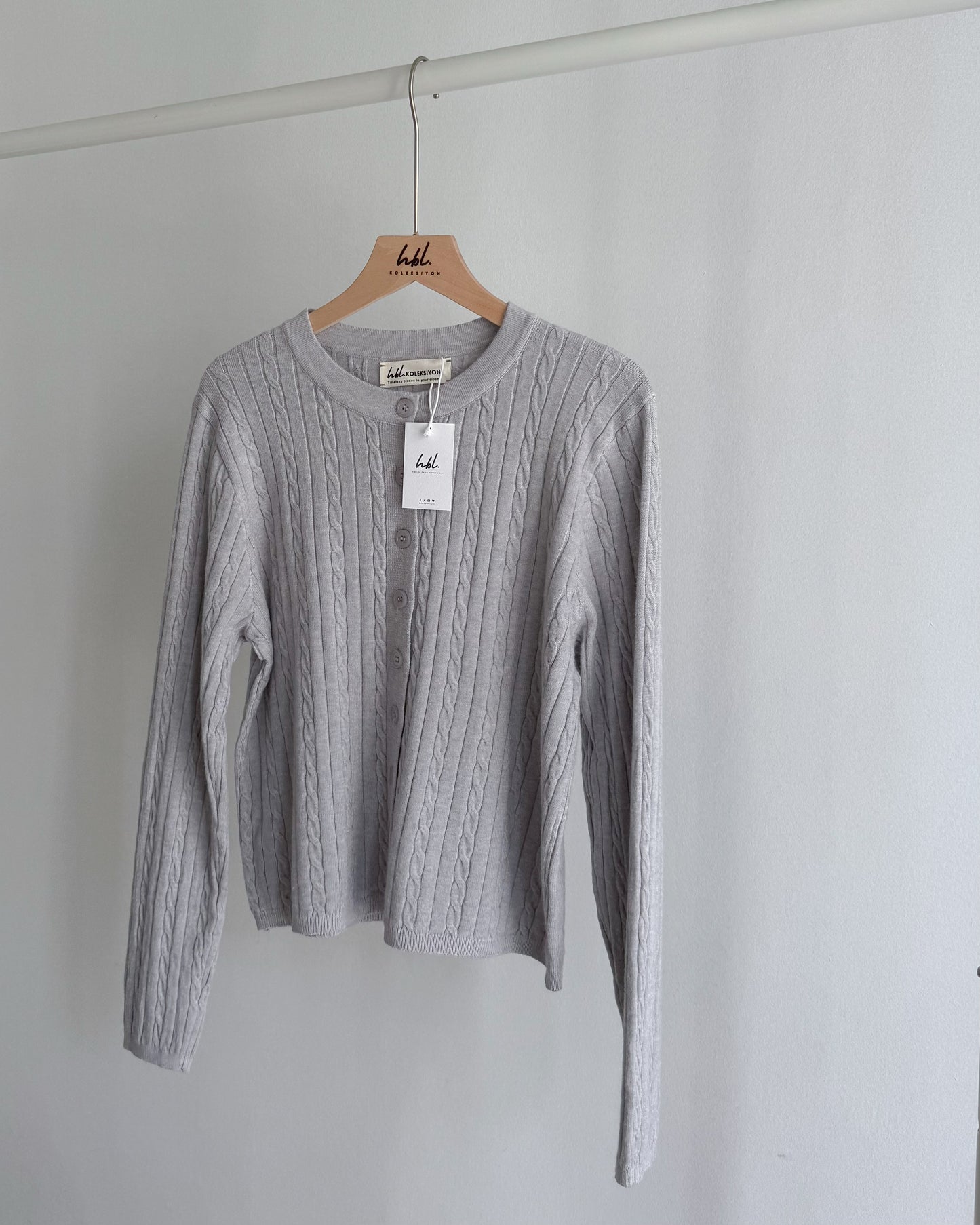 Hiraya Cable Knit Crew Neck Short Cardigan