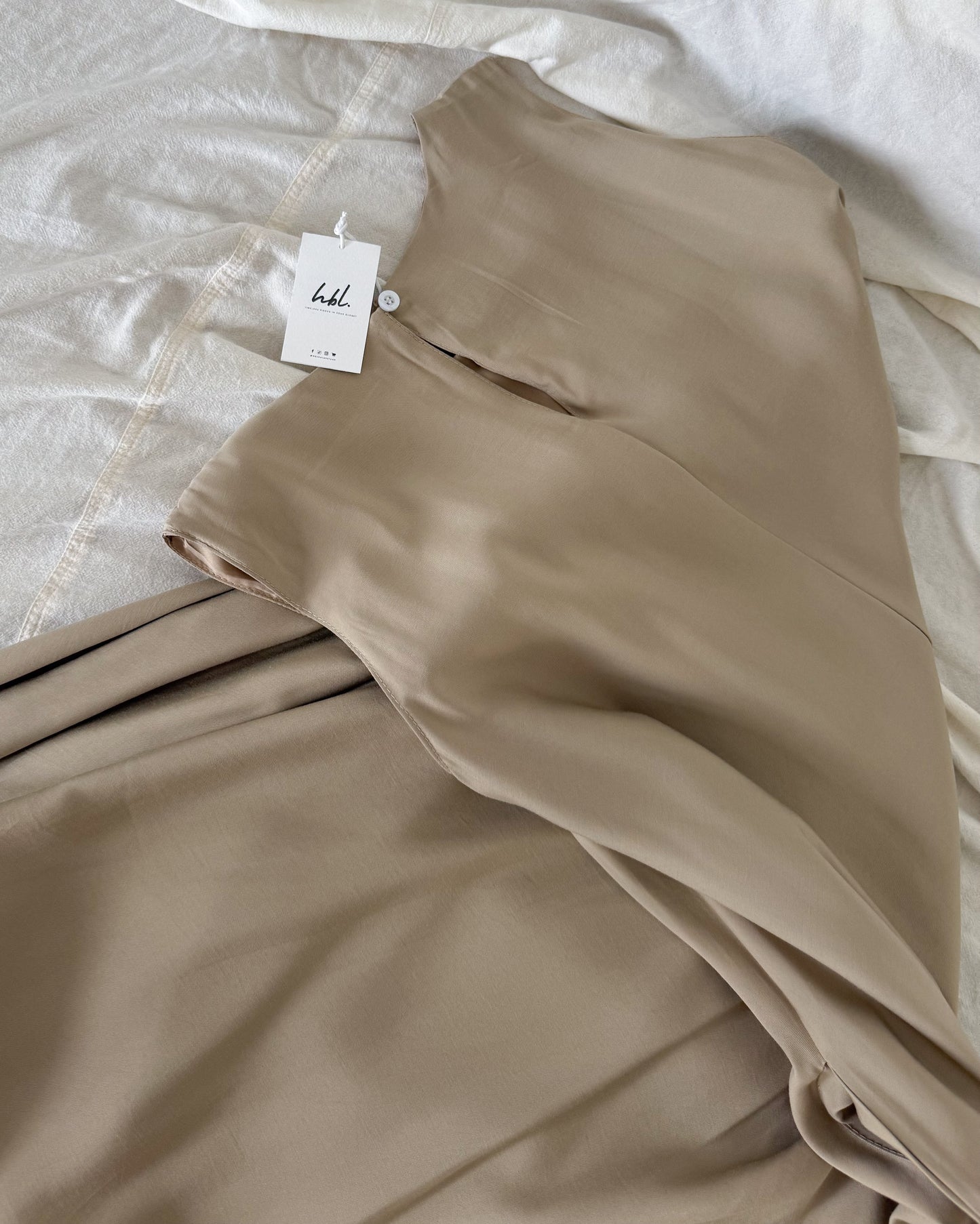 Aster Premium Bubble Hem Maxi Dress with Pockets