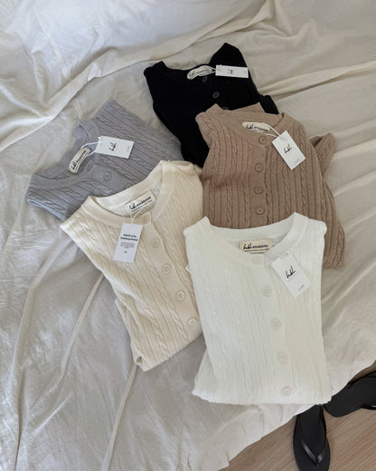 Hiraya Cable Knit Crew Neck Short Cardigan