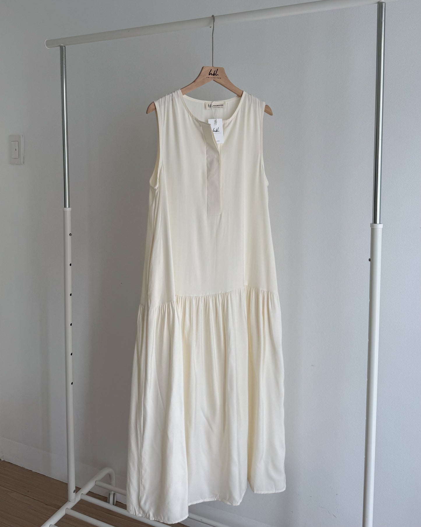 Marigold Half-button Round Neck Pleated Sleeves Dress